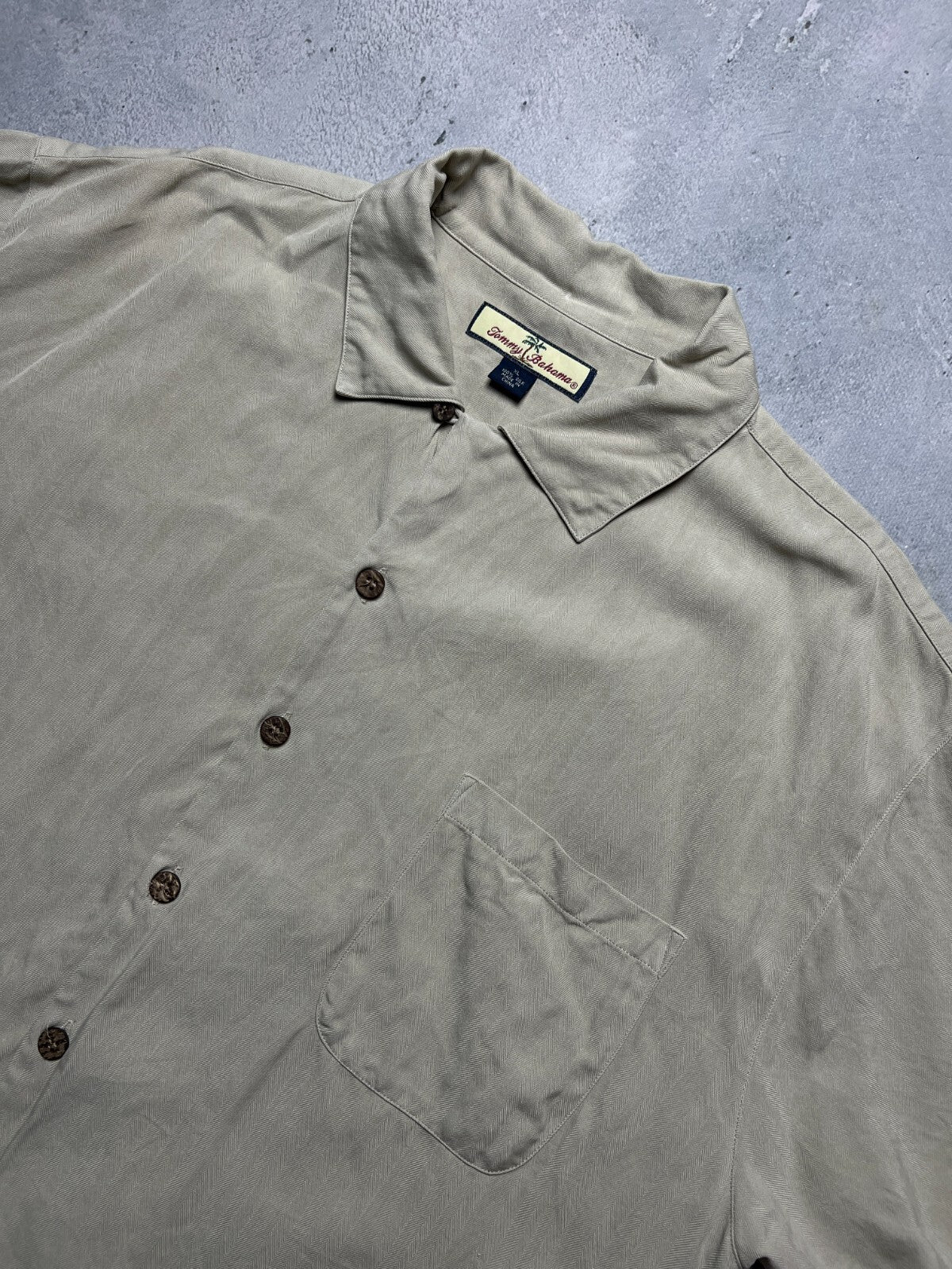 Tommy Bahama Beige 100% Silk Hawaiian Button Up Shirt y2k