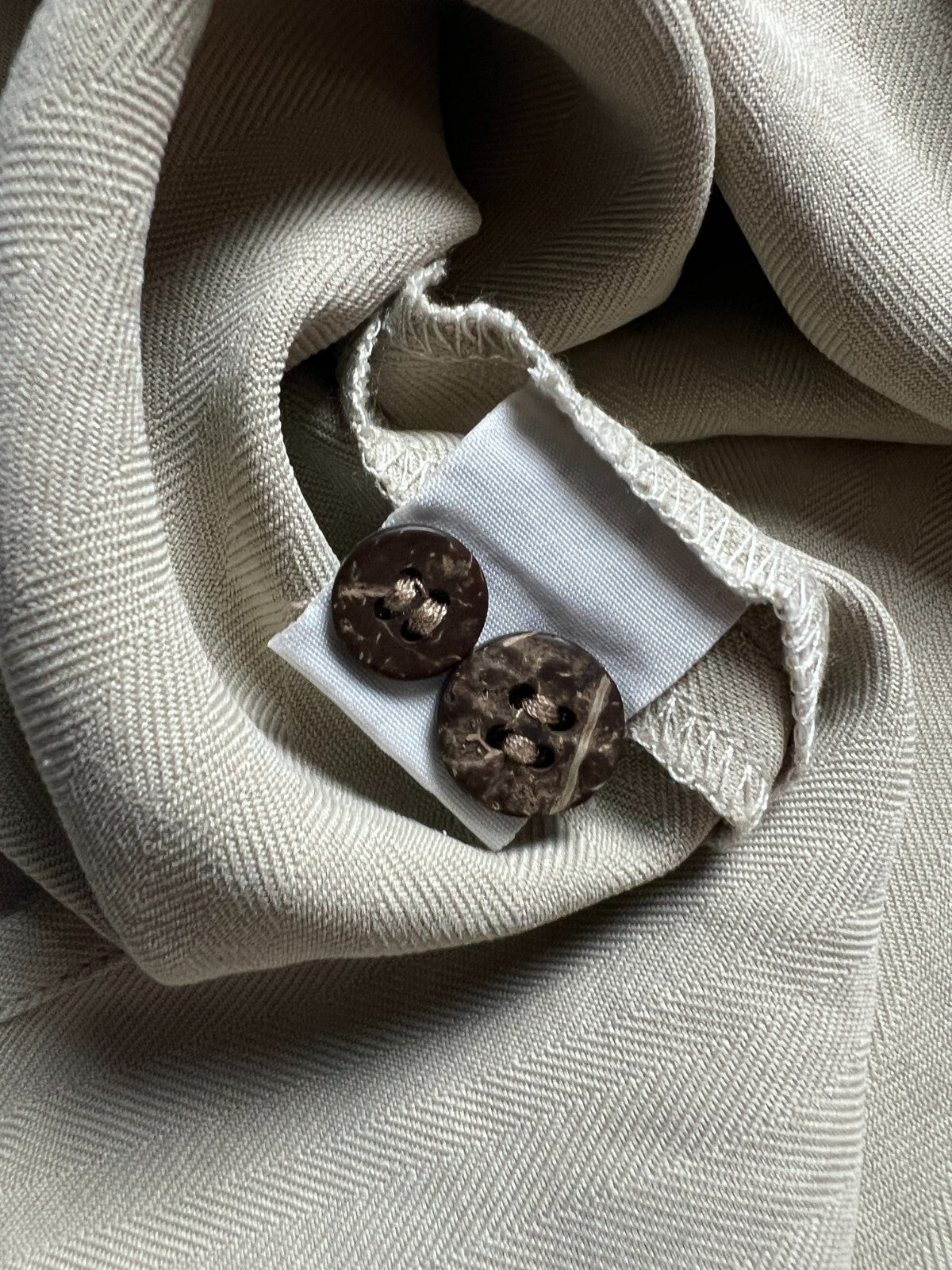 Tommy Bahama Beige 100% Silk Hawaiian Button Up Shirt y2k