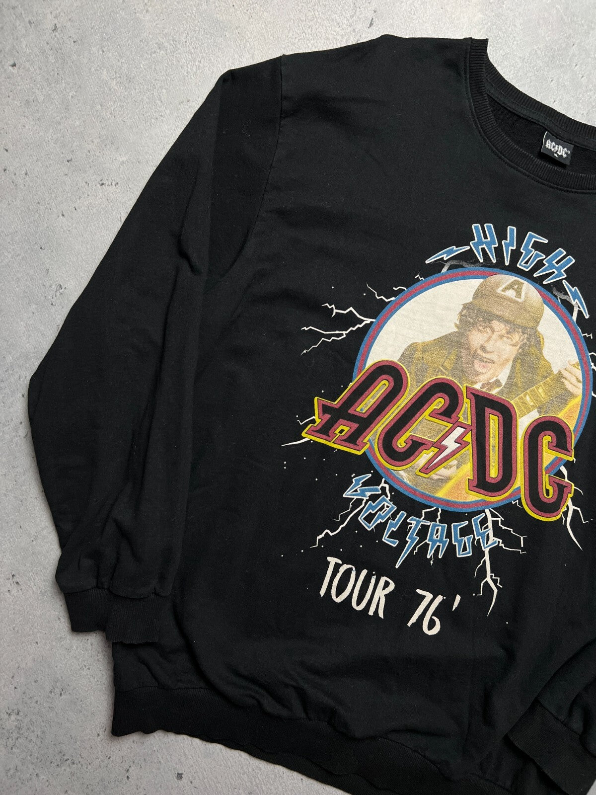 Vintage 00s AC/DC Tour ‘76 Rock Band Crewneck Sweatshirt y2k