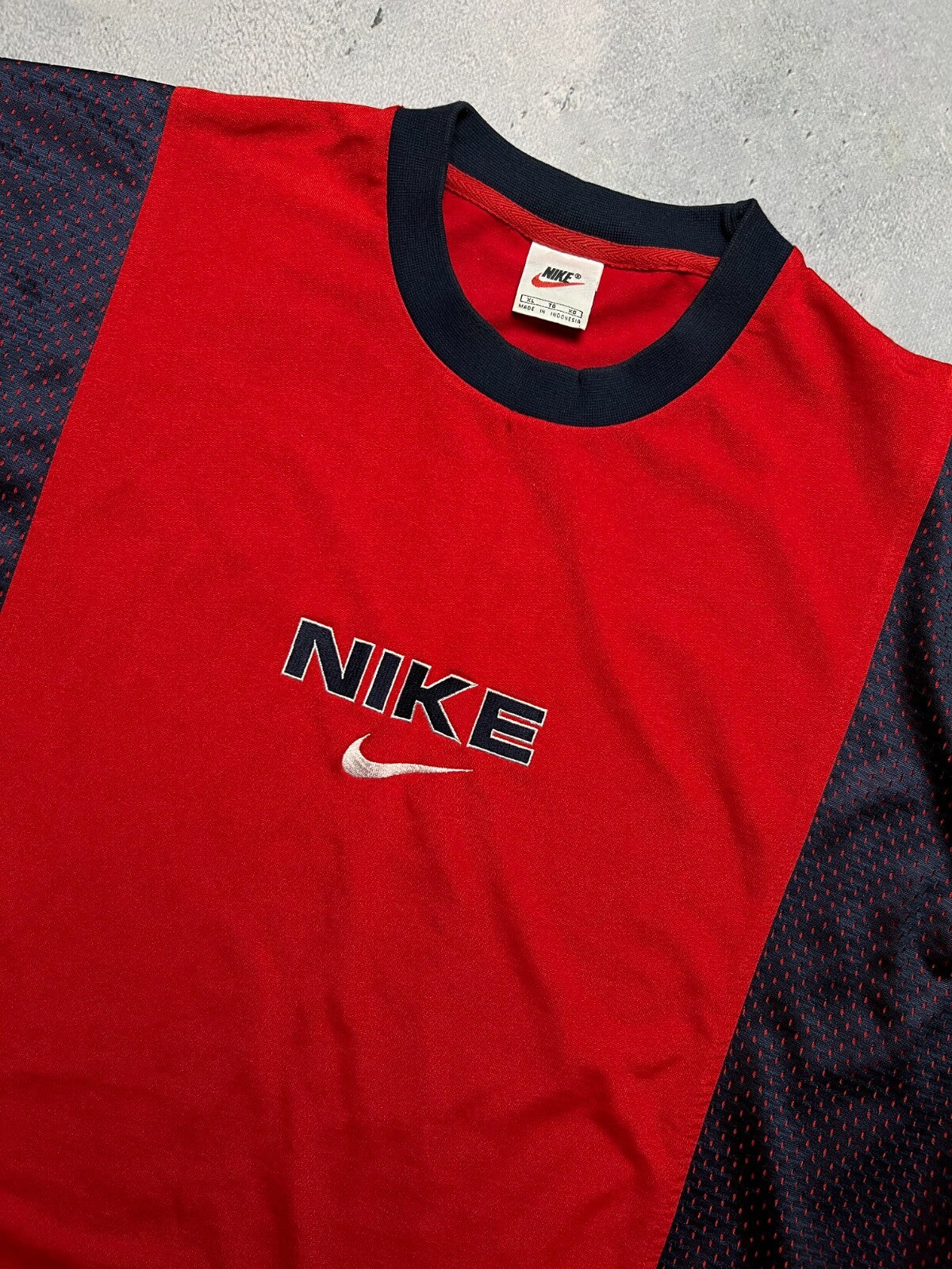 Nike tee Vintage 90s Nike Central Logo Swoosh T-shirt y2k