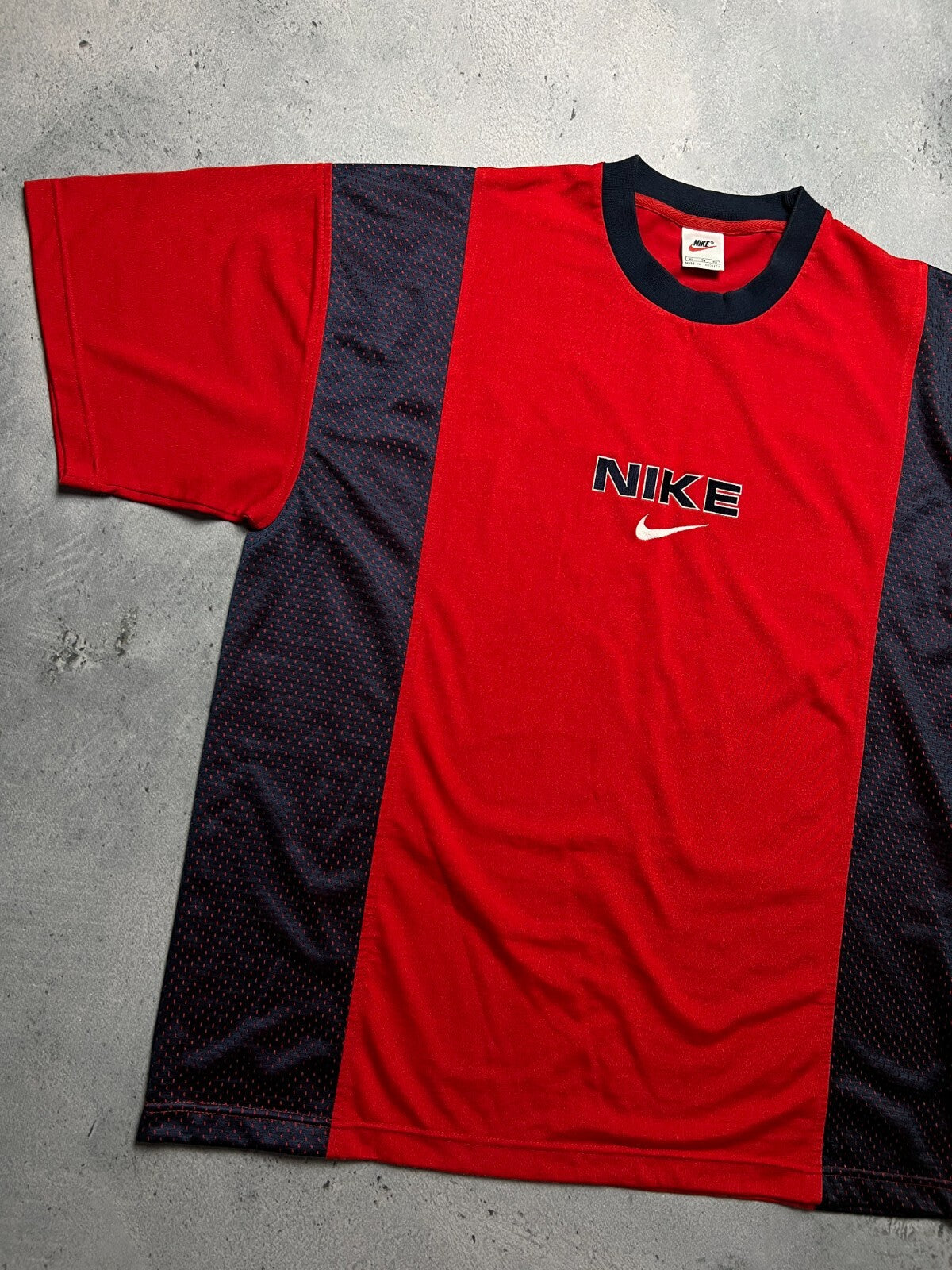 Nike tee Vintage 90s Nike Central Logo Swoosh T-shirt y2k