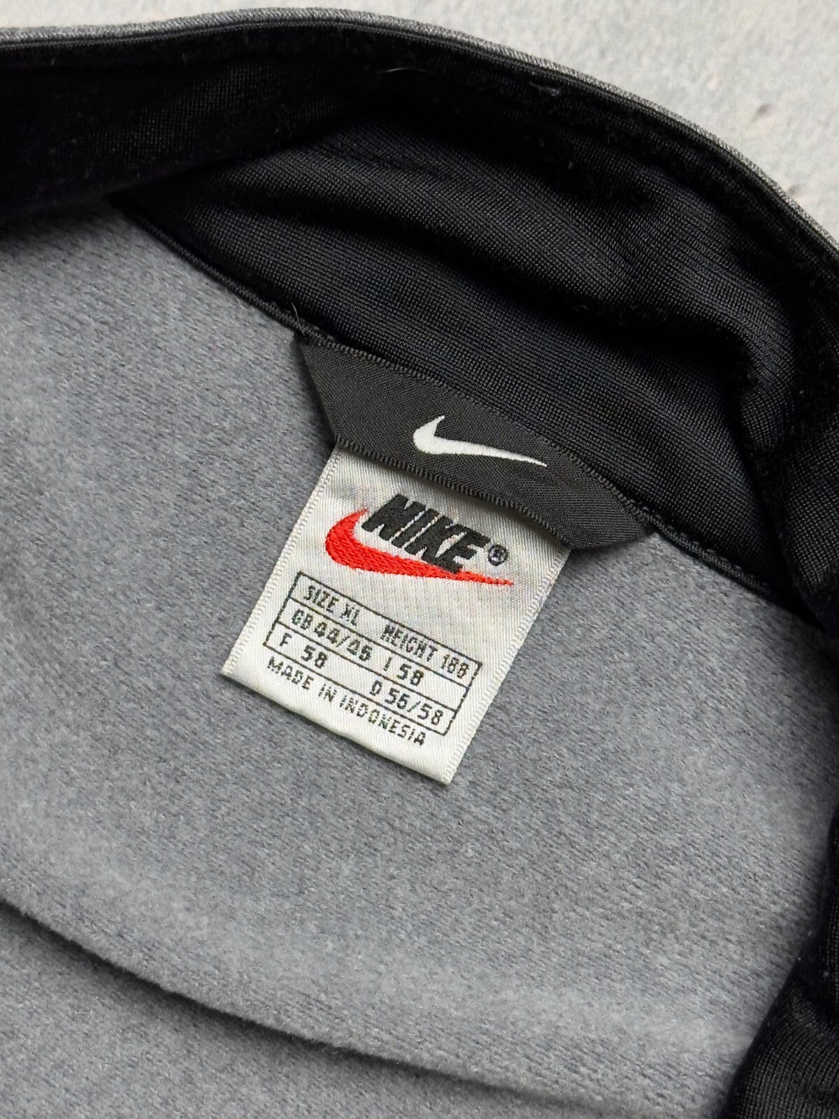 Nike Vintage Zipper Jacket central swoosh logo y2k 90s