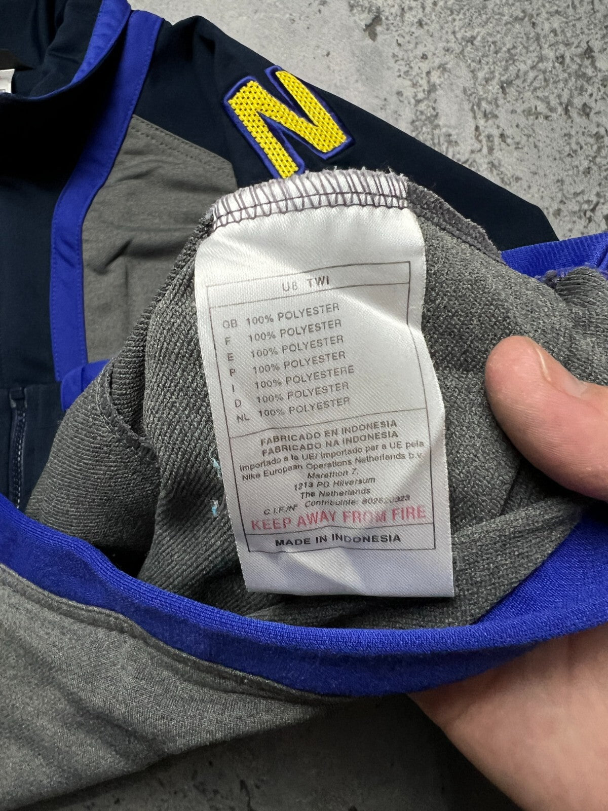 Nike Vintage Zipper Jacket central swoosh logo y2k 90s