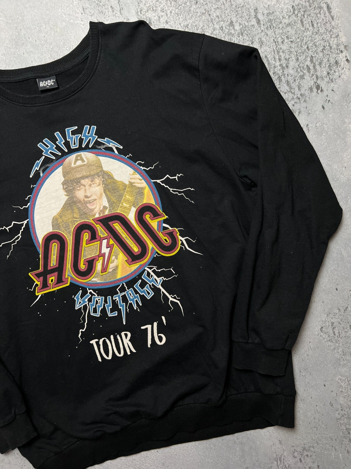 Vintage 00s AC/DC Tour ‘76 Rock Band Crewneck Sweatshirt y2k