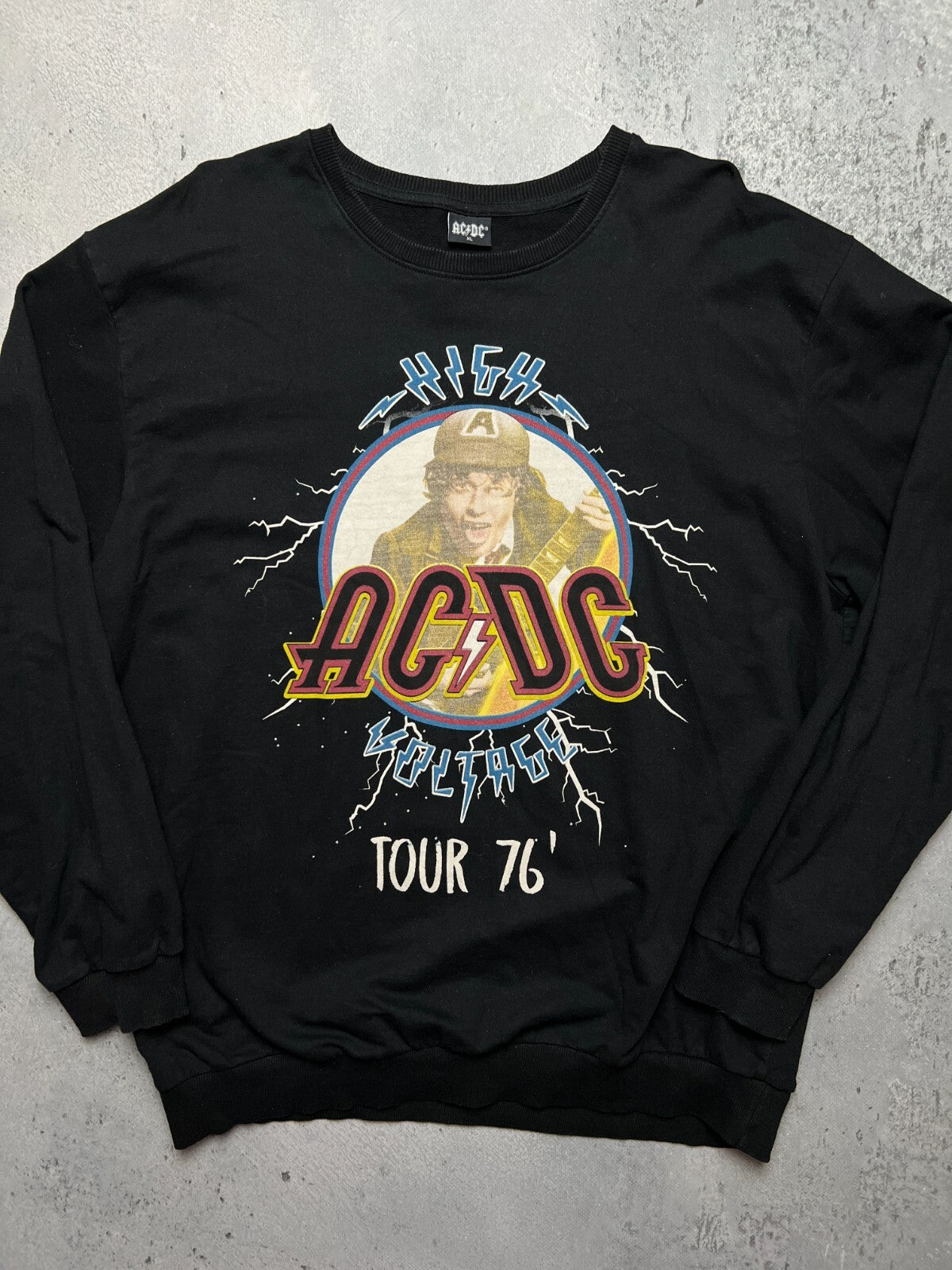 Vintage 00s AC/DC Tour ‘76 Rock Band Crewneck Sweatshirt y2k
