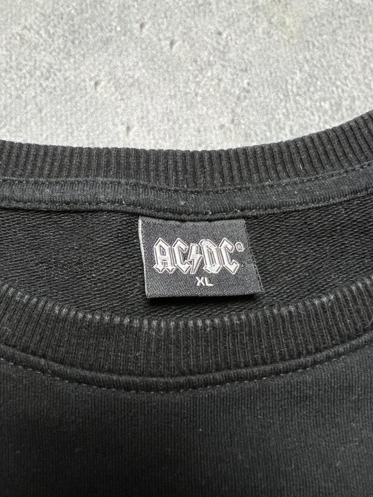Vintage 00s AC/DC Tour ‘76 Rock Band Crewneck Sweatshirt y2k