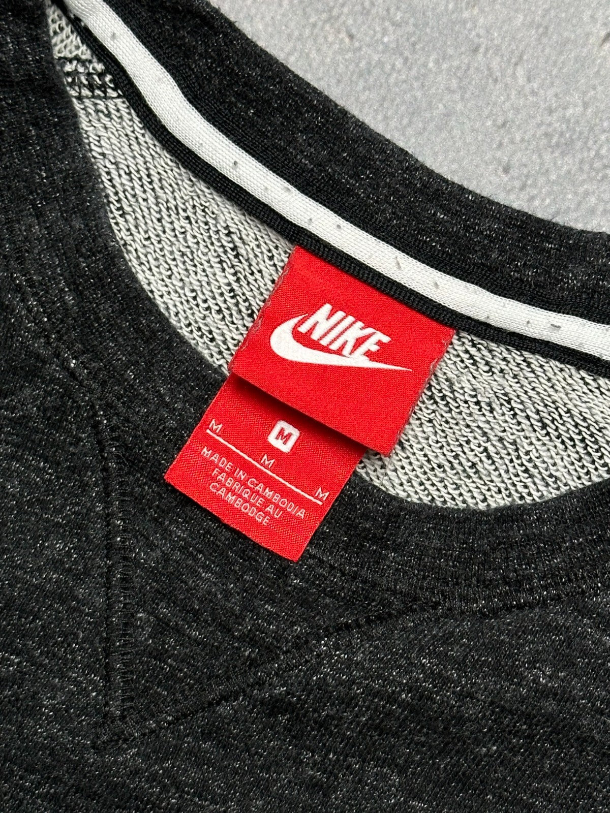 Nike boxy fit vintage crew center swoosh logo spellout y2k